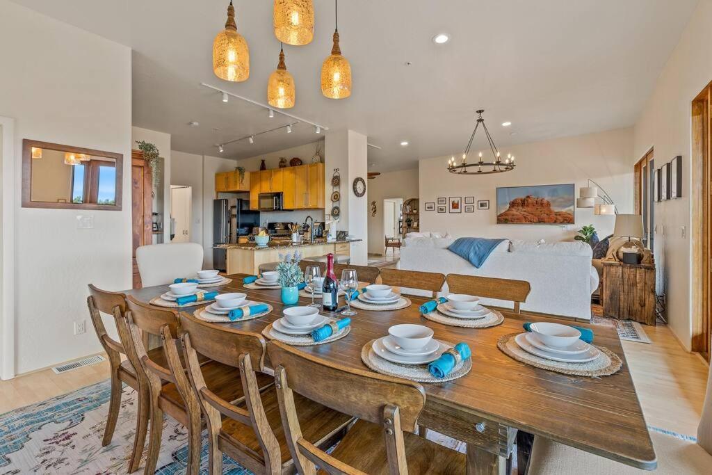 Close To Fresh Creek! Sleeps 12 ~ Amazing Views W/Serene Open Space ~ Hot Tub + Game Room ~ Trails Outside Sedona Kültér fotó