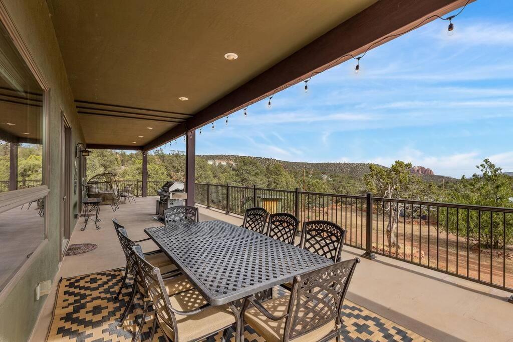 Close To Fresh Creek! Sleeps 12 ~ Amazing Views W/Serene Open Space ~ Hot Tub + Game Room ~ Trails Outside Sedona Kültér fotó