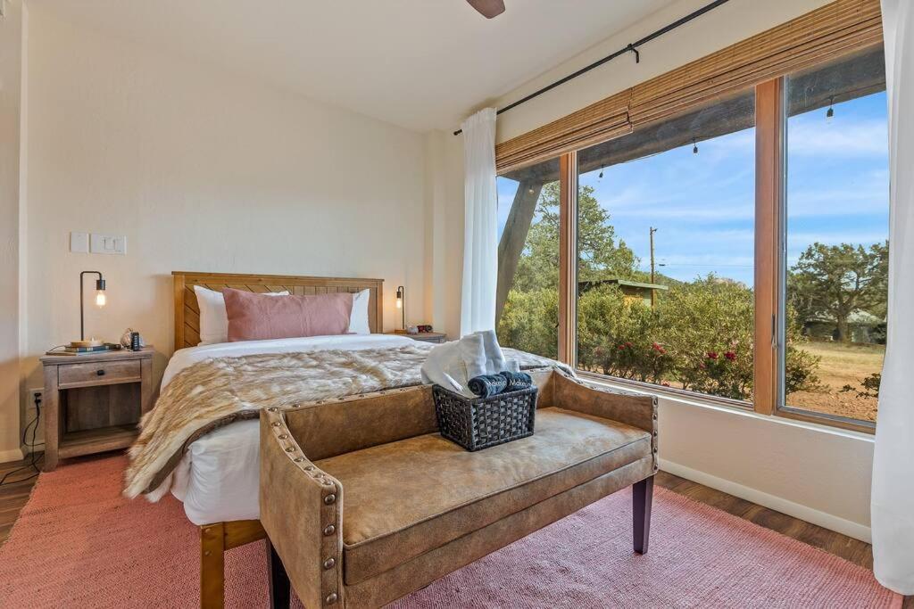Close To Fresh Creek! Sleeps 12 ~ Amazing Views W/Serene Open Space ~ Hot Tub + Game Room ~ Trails Outside Sedona Kültér fotó