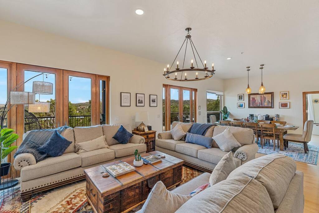 Close To Fresh Creek! Sleeps 12 ~ Amazing Views W/Serene Open Space ~ Hot Tub + Game Room ~ Trails Outside Sedona Kültér fotó