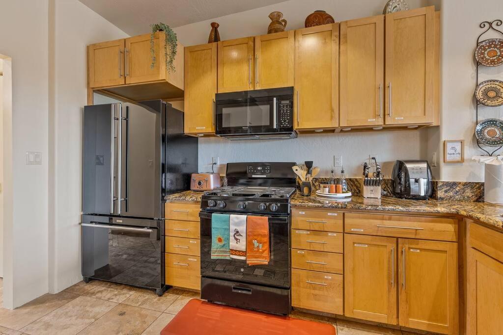 Close To Fresh Creek! Sleeps 12 ~ Amazing Views W/Serene Open Space ~ Hot Tub + Game Room ~ Trails Outside Sedona Kültér fotó