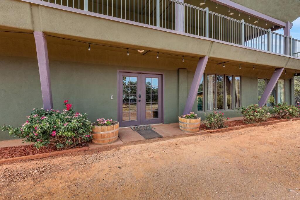 Close To Fresh Creek! Sleeps 12 ~ Amazing Views W/Serene Open Space ~ Hot Tub + Game Room ~ Trails Outside Sedona Kültér fotó