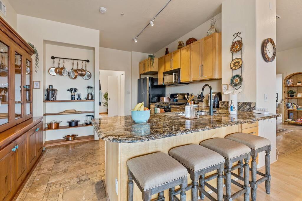 Close To Fresh Creek! Sleeps 12 ~ Amazing Views W/Serene Open Space ~ Hot Tub + Game Room ~ Trails Outside Sedona Kültér fotó