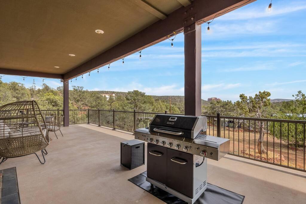 Close To Fresh Creek! Sleeps 12 ~ Amazing Views W/Serene Open Space ~ Hot Tub + Game Room ~ Trails Outside Sedona Kültér fotó