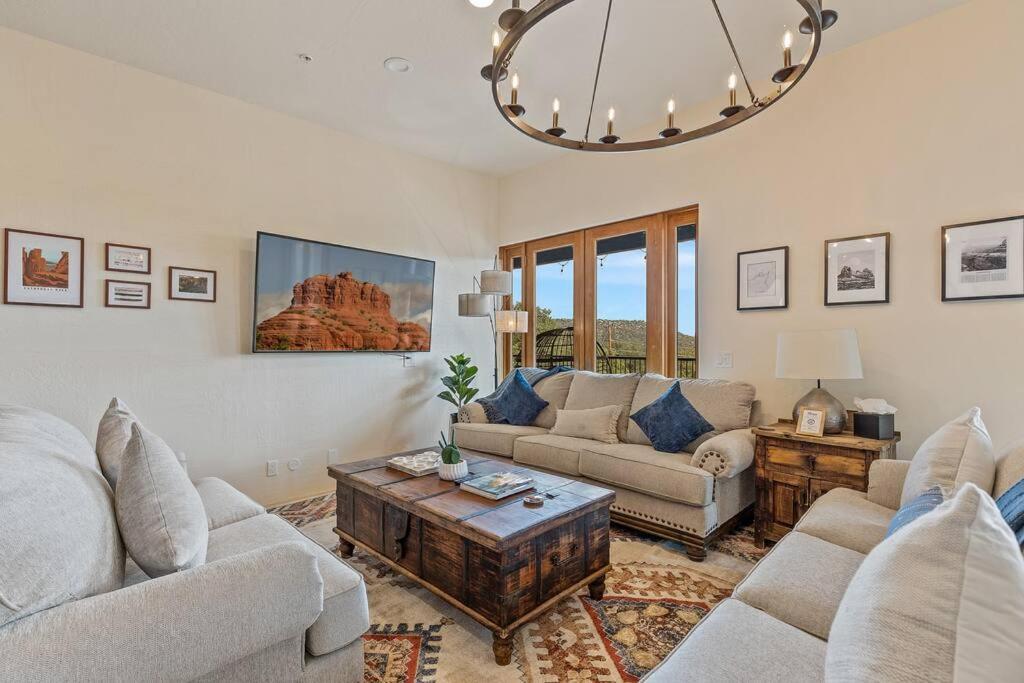 Close To Fresh Creek! Sleeps 12 ~ Amazing Views W/Serene Open Space ~ Hot Tub + Game Room ~ Trails Outside Sedona Kültér fotó