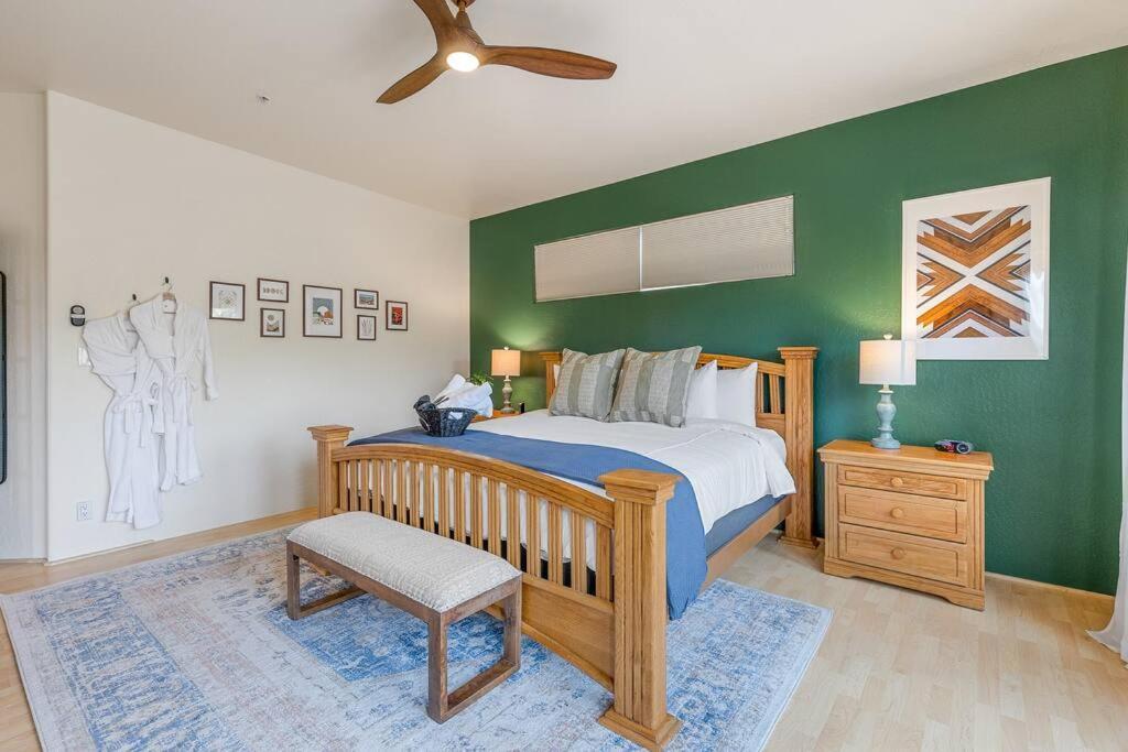 Close To Fresh Creek! Sleeps 12 ~ Amazing Views W/Serene Open Space ~ Hot Tub + Game Room ~ Trails Outside Sedona Kültér fotó