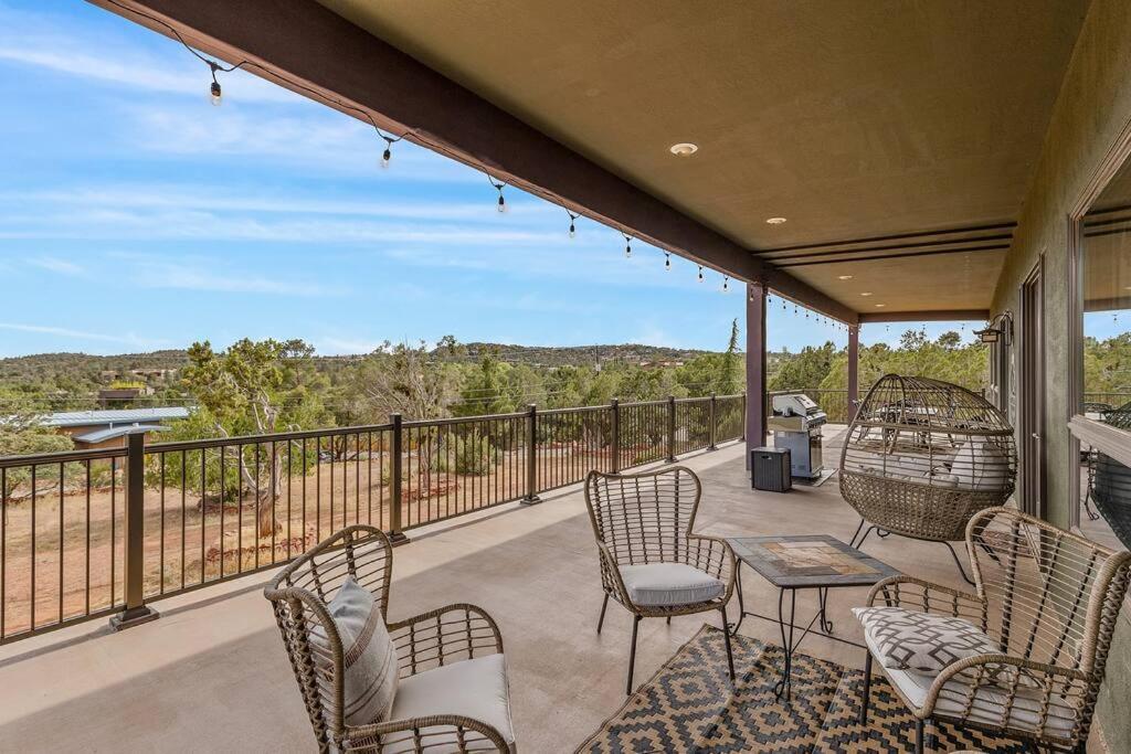 Close To Fresh Creek! Sleeps 12 ~ Amazing Views W/Serene Open Space ~ Hot Tub + Game Room ~ Trails Outside Sedona Kültér fotó
