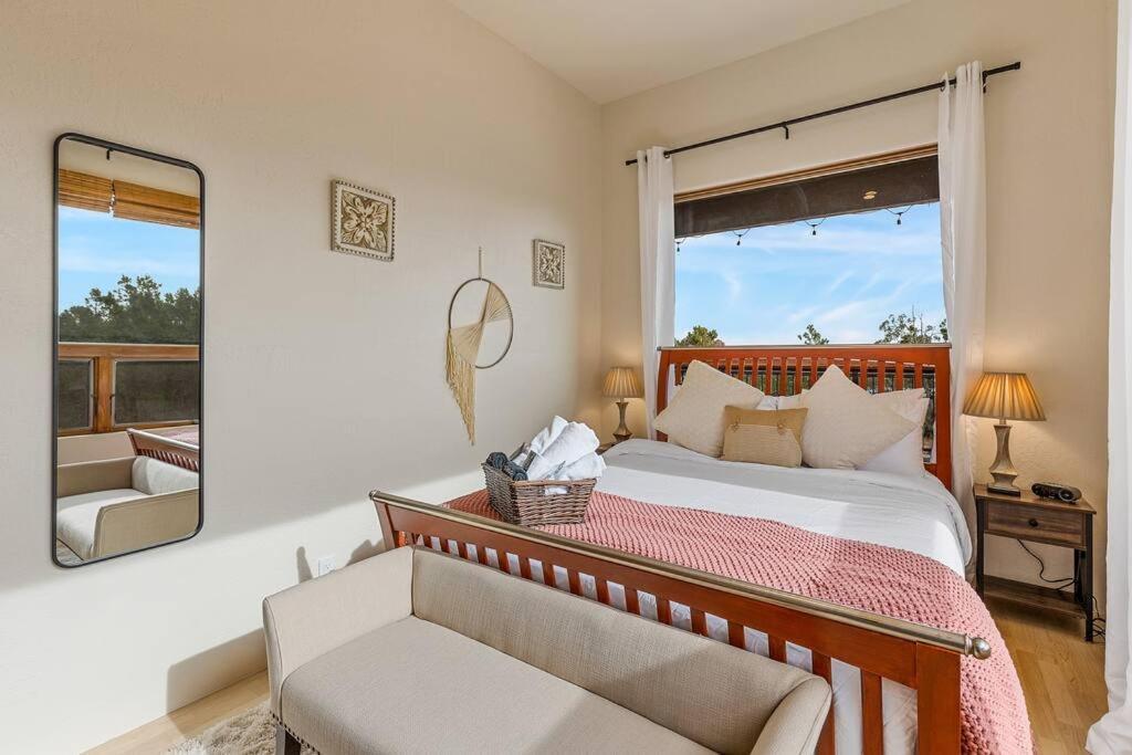 Close To Fresh Creek! Sleeps 12 ~ Amazing Views W/Serene Open Space ~ Hot Tub + Game Room ~ Trails Outside Sedona Kültér fotó