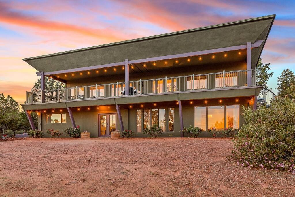 Close To Fresh Creek! Sleeps 12 ~ Amazing Views W/Serene Open Space ~ Hot Tub + Game Room ~ Trails Outside Sedona Kültér fotó