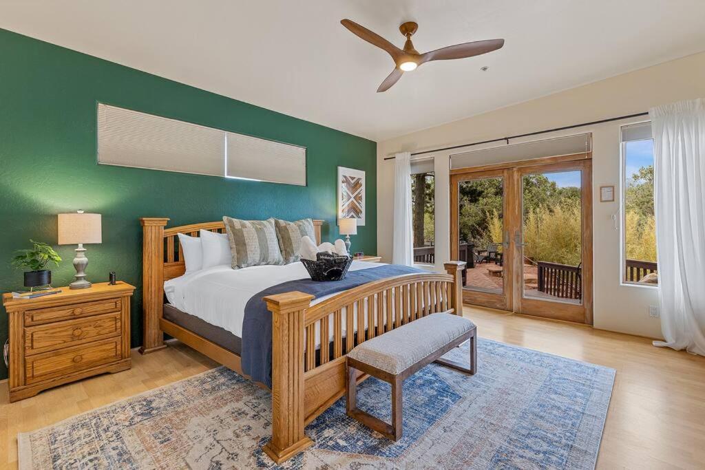 Close To Fresh Creek! Sleeps 12 ~ Amazing Views W/Serene Open Space ~ Hot Tub + Game Room ~ Trails Outside Sedona Kültér fotó