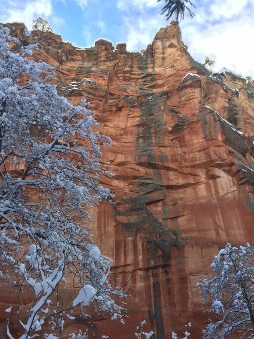 Close To Fresh Creek! Sleeps 12 ~ Amazing Views W/Serene Open Space ~ Hot Tub + Game Room ~ Trails Outside Sedona Kültér fotó