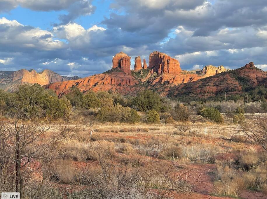 Close To Fresh Creek! Sleeps 12 ~ Amazing Views W/Serene Open Space ~ Hot Tub + Game Room ~ Trails Outside Sedona Kültér fotó