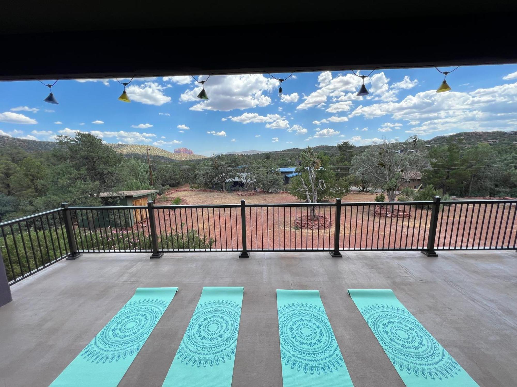Close To Fresh Creek! Sleeps 12 ~ Amazing Views W/Serene Open Space ~ Hot Tub + Game Room ~ Trails Outside Sedona Kültér fotó