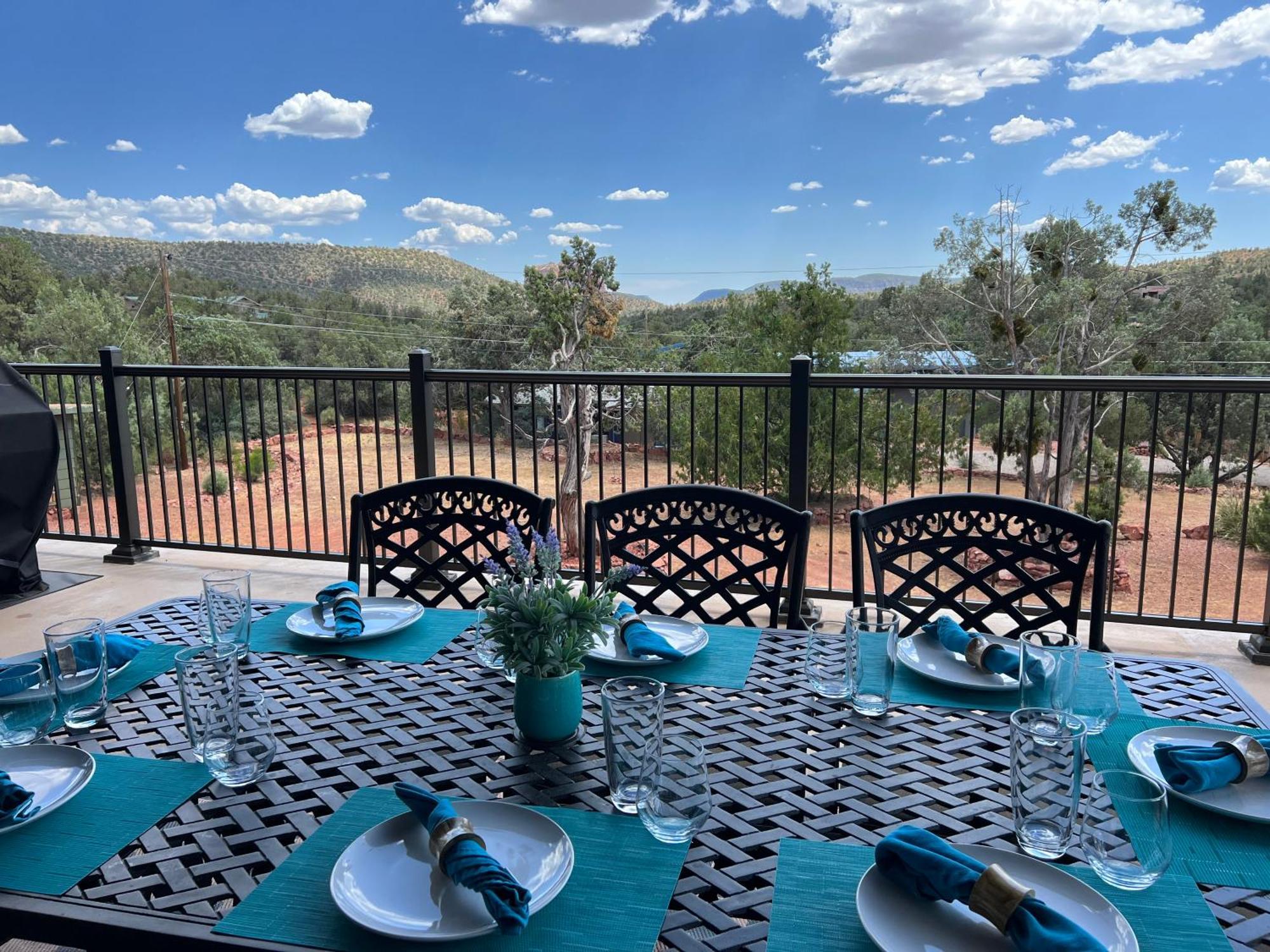 Close To Fresh Creek! Sleeps 12 ~ Amazing Views W/Serene Open Space ~ Hot Tub + Game Room ~ Trails Outside Sedona Kültér fotó